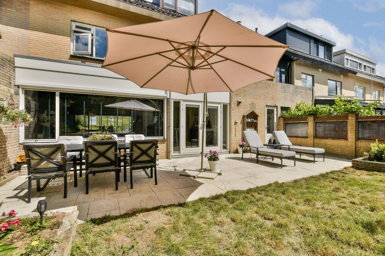 Tussenwoning te koop: Stationsweg 8, Barendrecht