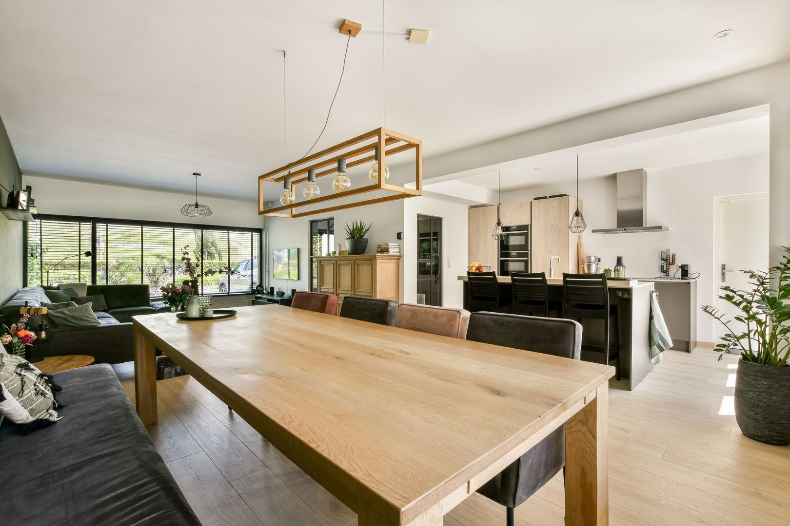Tussenwoning te koop: Stationsweg 8, Barendrecht