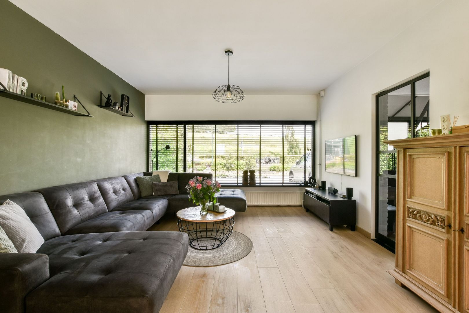 Tussenwoning te koop: Stationsweg 8, Barendrecht