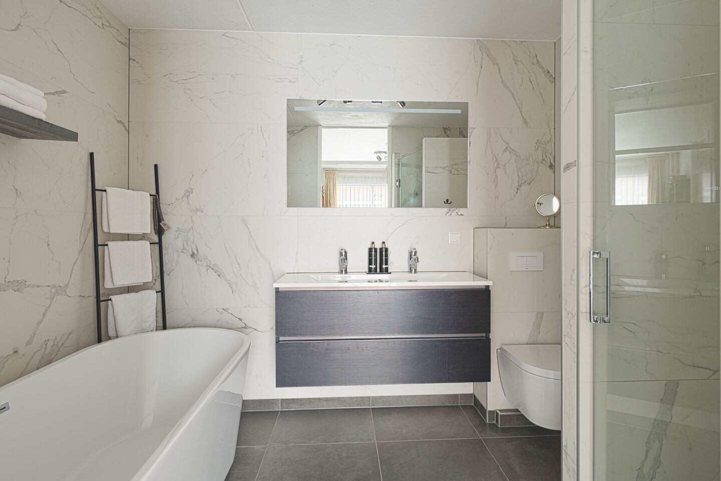 Tussenwoning te koop: Helfrichstraat 7, Barendrecht