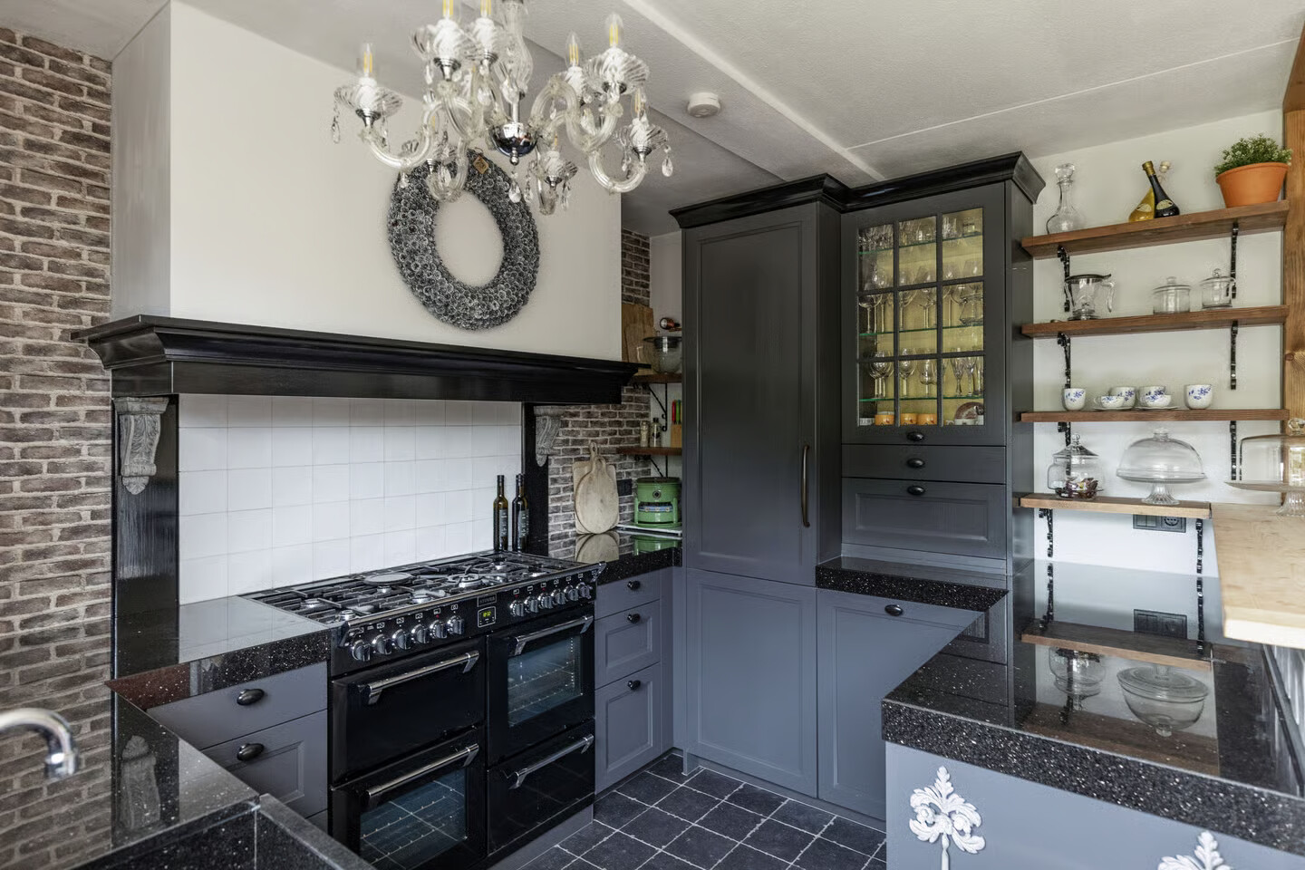 Tussenwoning te koop: Helfrichstraat 7, Barendrecht