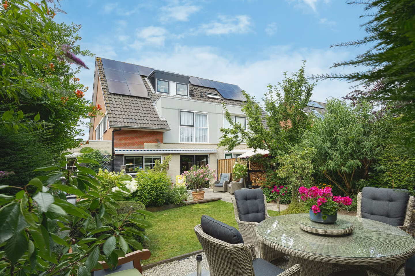 Tussenwoning te koop: Helfrichstraat 7, Barendrecht