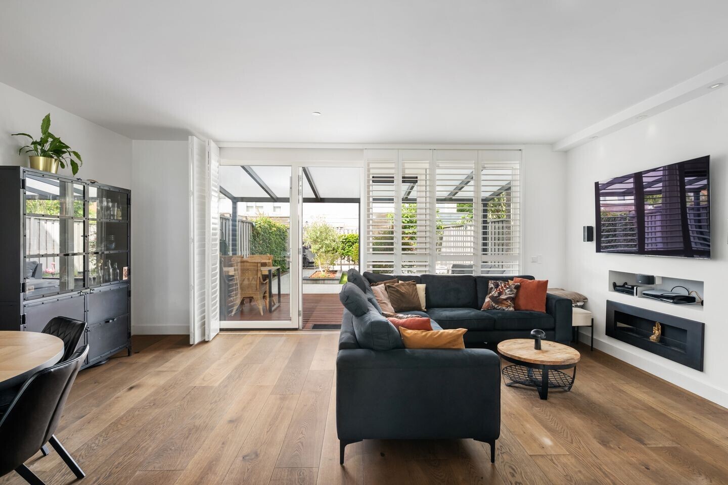 Tussenwoning te koop: Magdalenapolder 50, Barendrecht