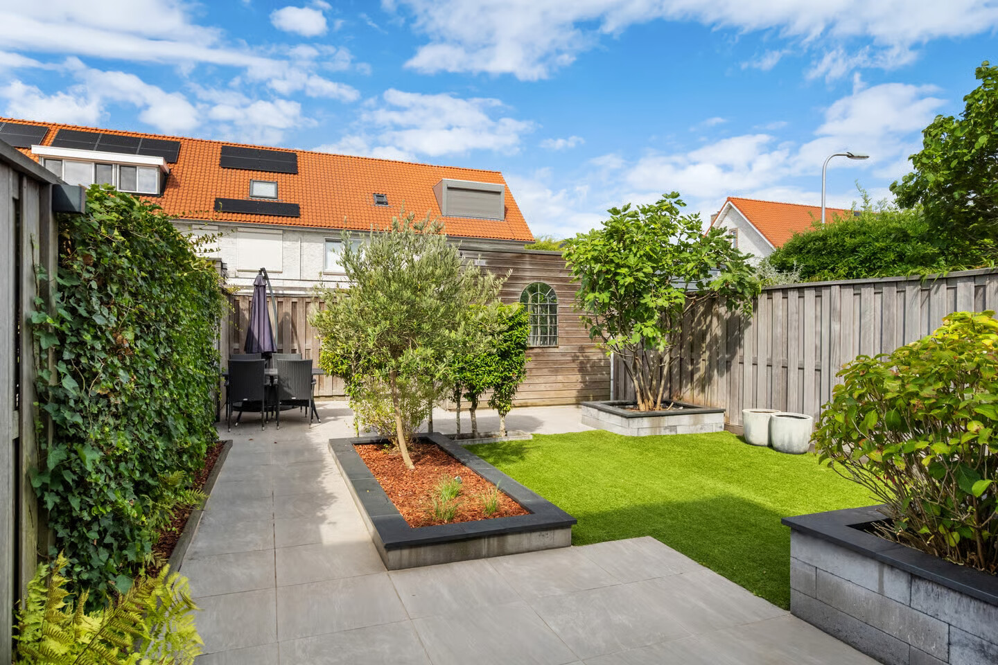 Tussenwoning te koop: Magdalenapolder 50, Barendrecht