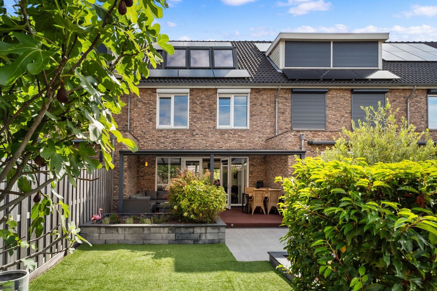 Tussenwoning te koop: Magdalenapolder 50, Barendrecht