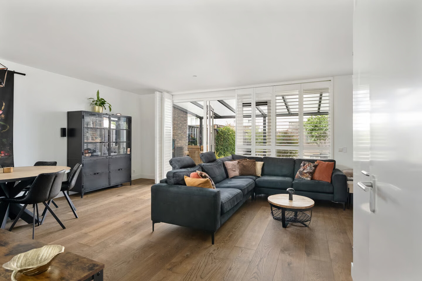 Tussenwoning te koop: Magdalenapolder 50, Barendrecht