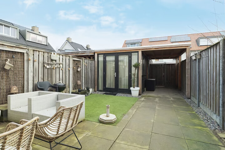 Tussenwoning te koop: Paulinapolder 22, Barendrecht