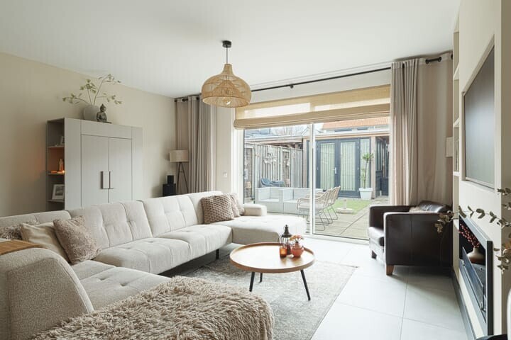 Tussenwoning te koop: Paulinapolder 22, Barendrecht