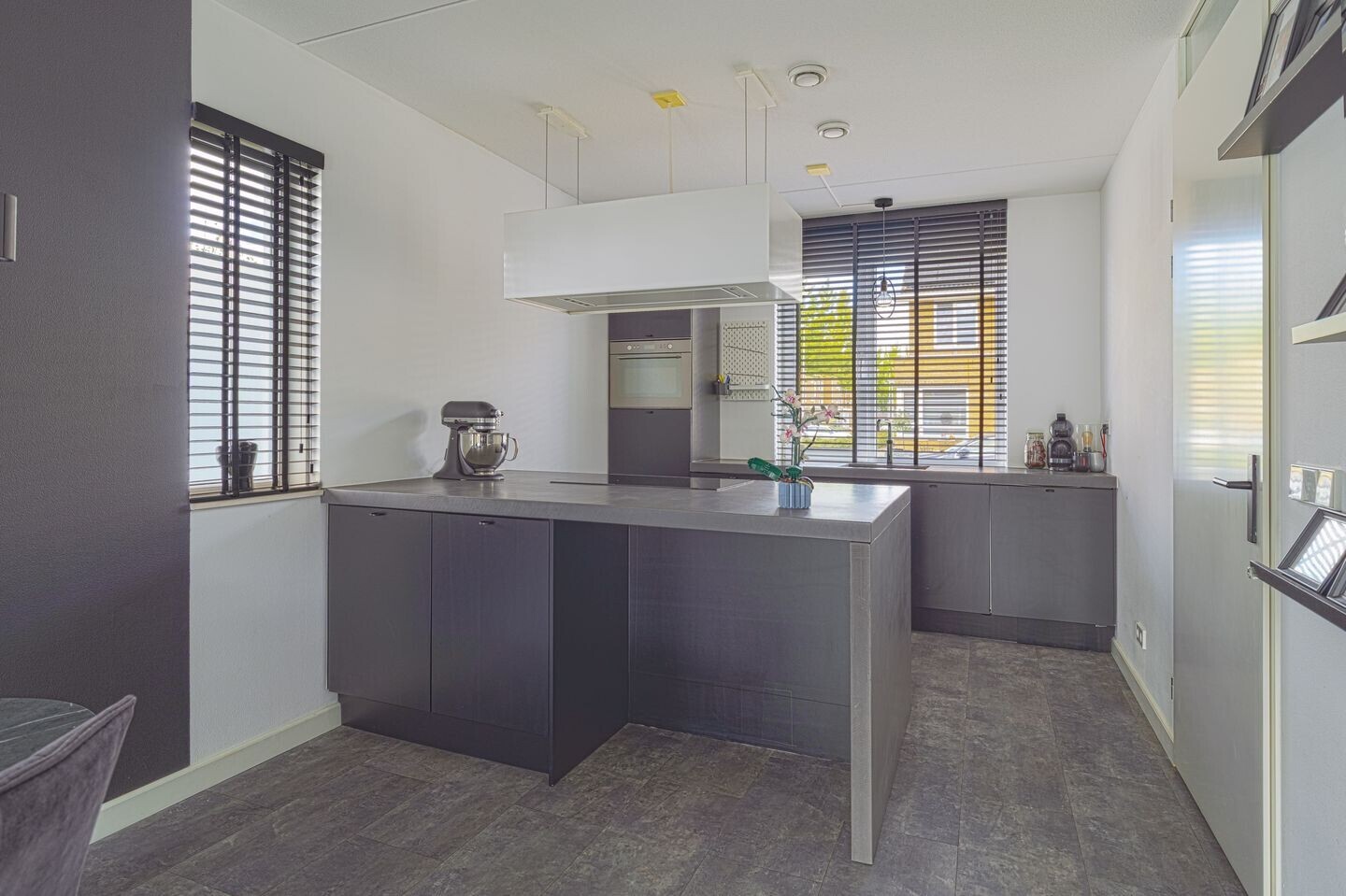 Hoekwoning te koop: Overstapwei 1, Barendrecht