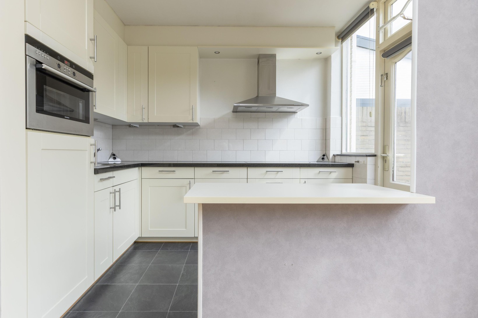 Tussenwoning te koop: Klompenmakerij 21, Barendrecht