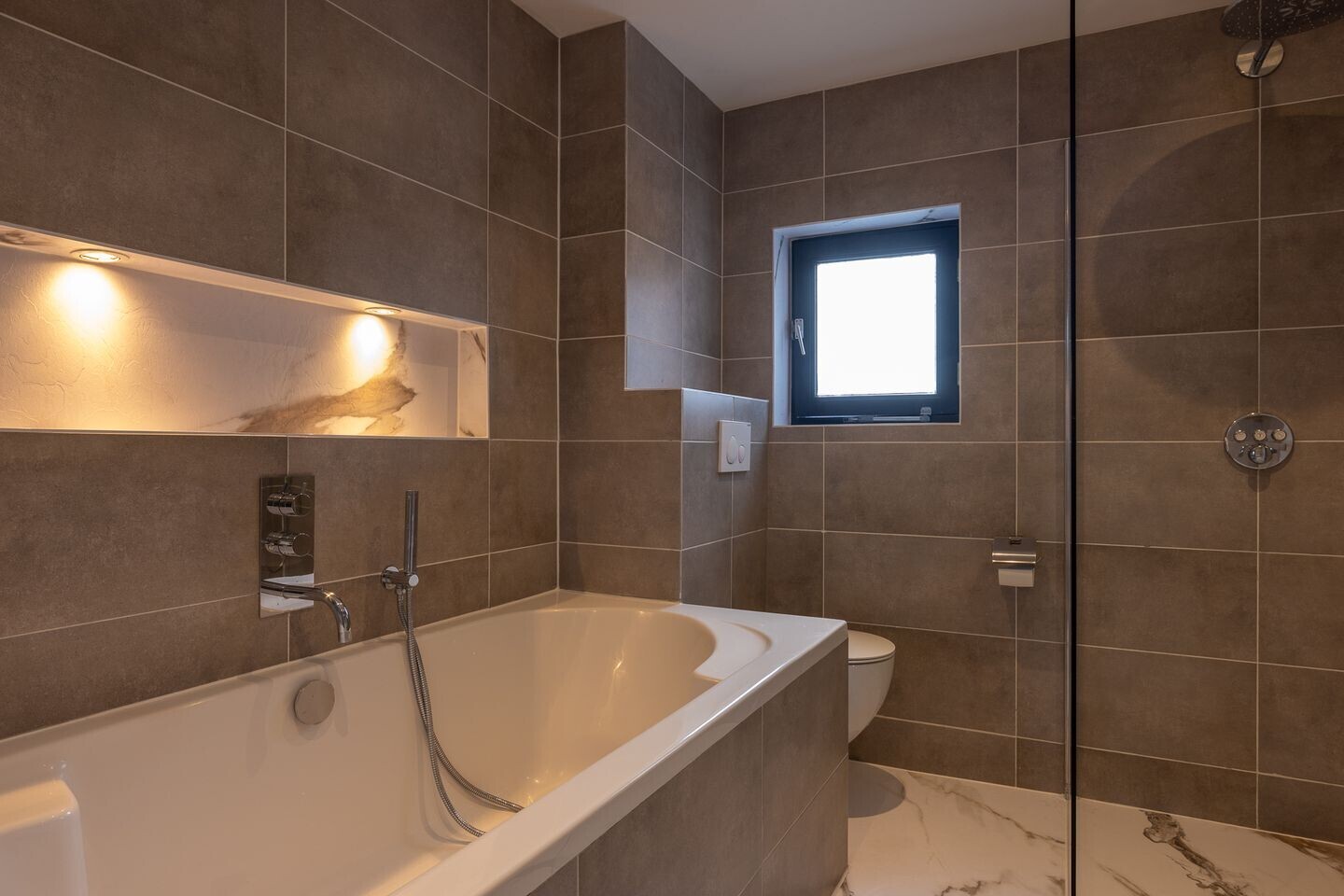 Tussenwoning te koop: Avenue Carnisse 199, Barendrecht