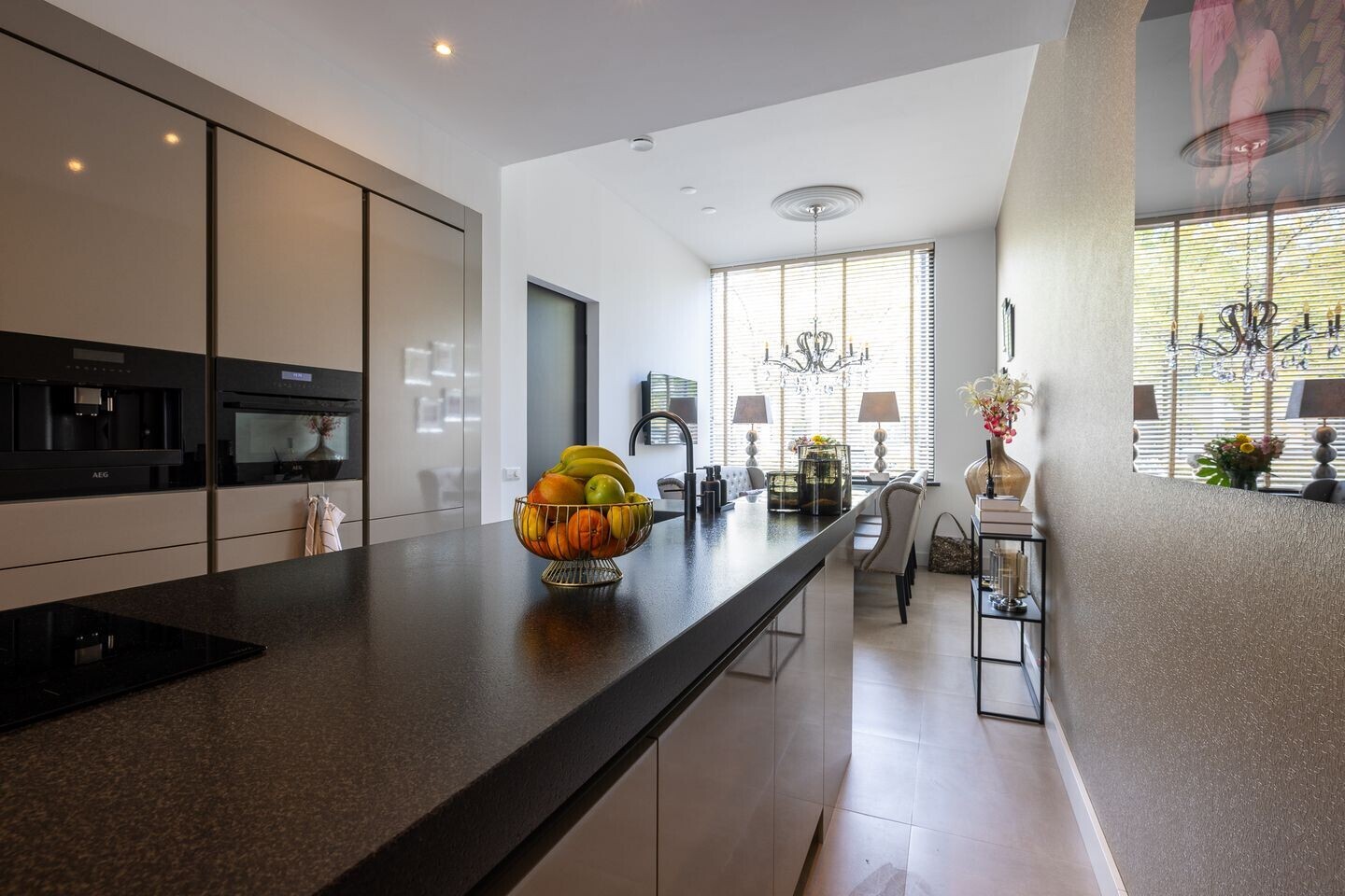 Tussenwoning te koop: Avenue Carnisse 199, Barendrecht
