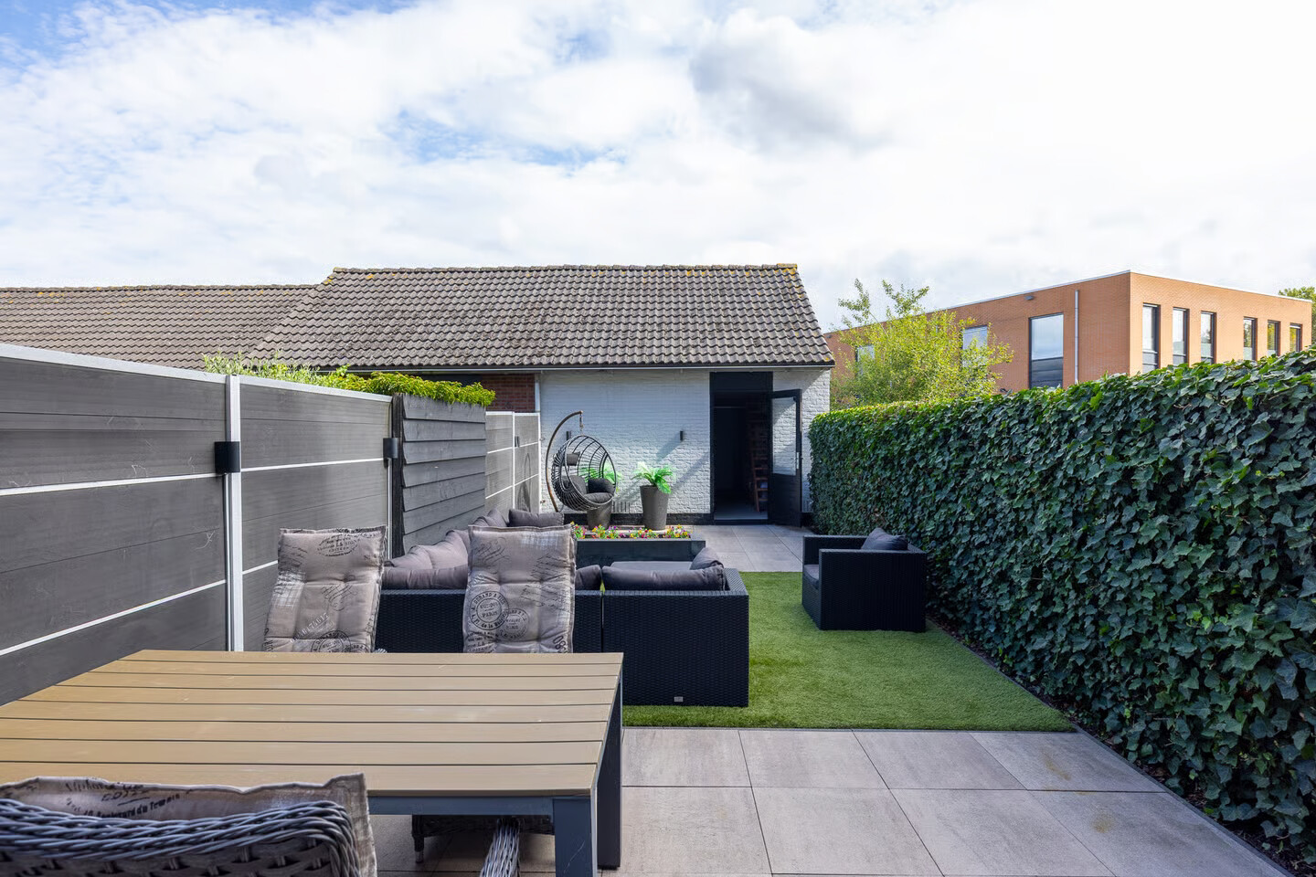 Tussenwoning te koop: Avenue Carnisse 199, Barendrecht