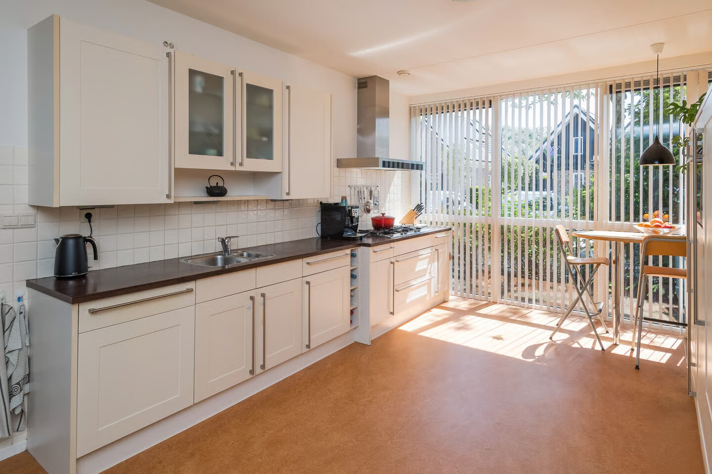 Tussenwoning te koop: Vrijenburglaan 75, Barendrecht