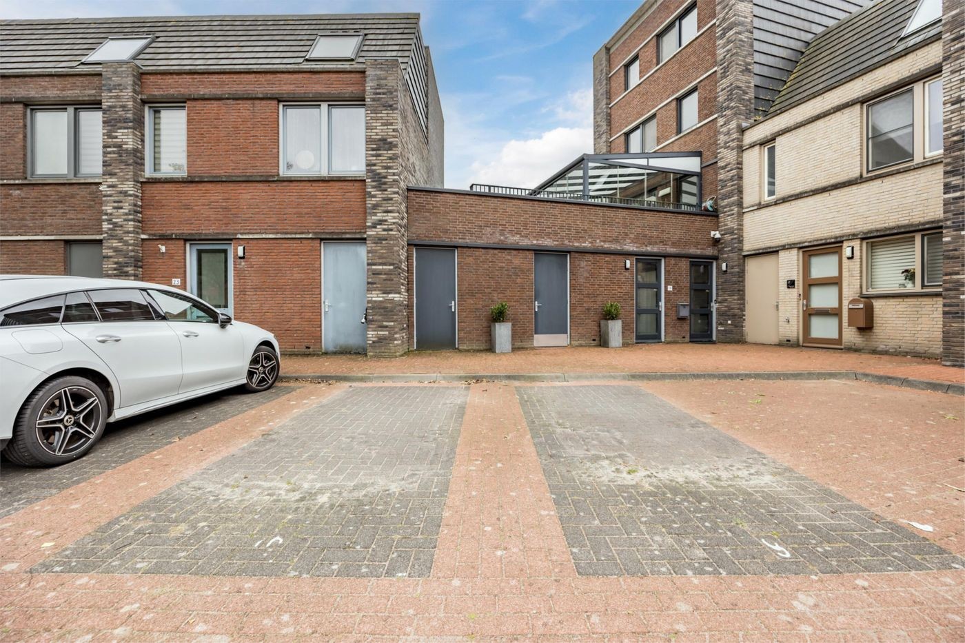 Appartement te koop: Olijfhout 19, Barendrecht