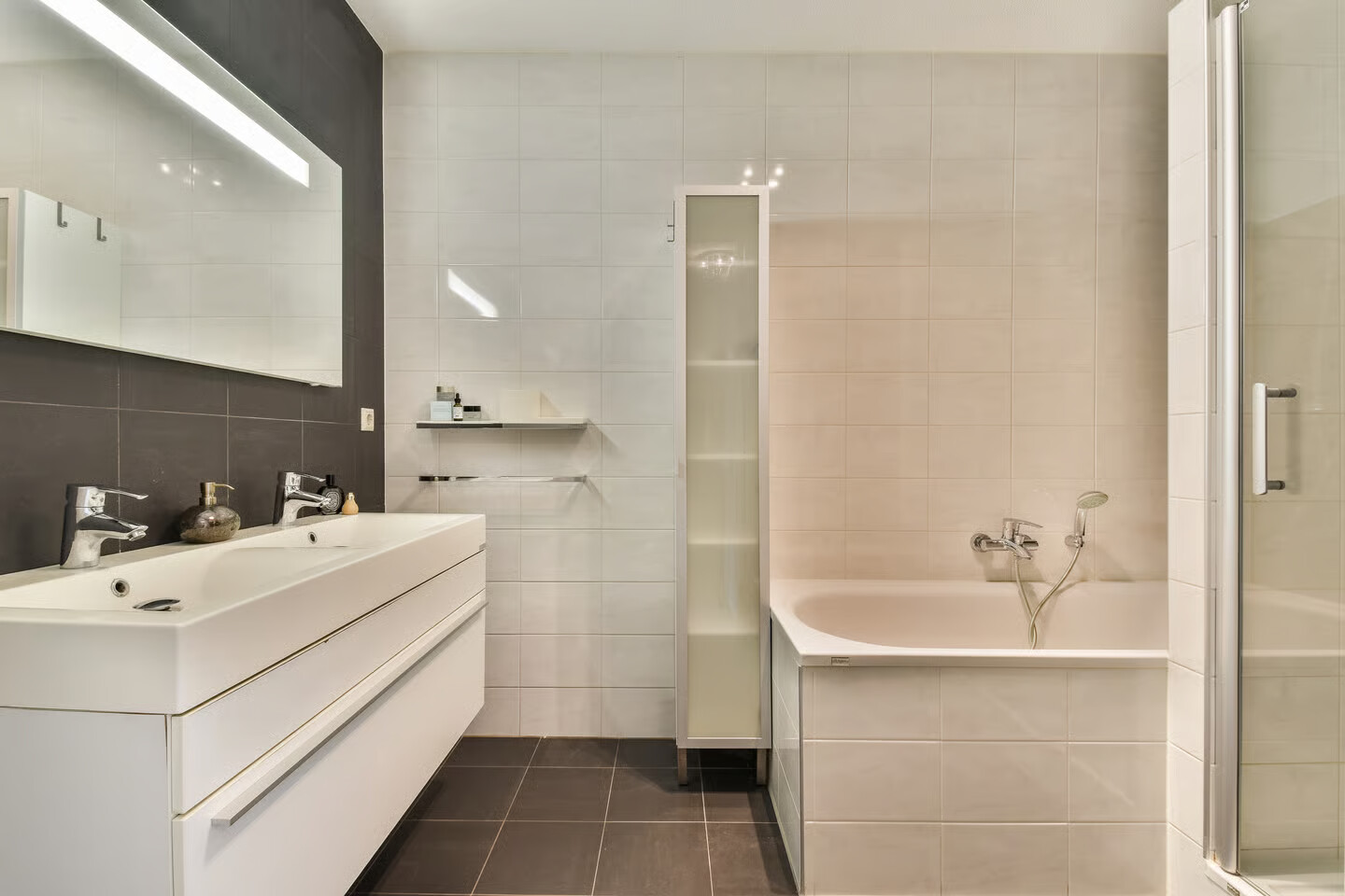 Appartement te koop: Wijnhaven 43E, Rotterdam