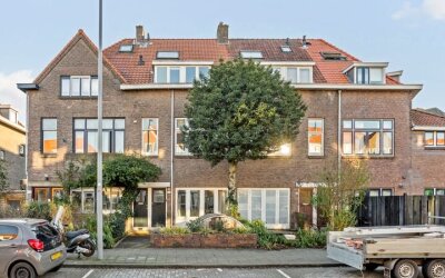 Juliana van. 79-B