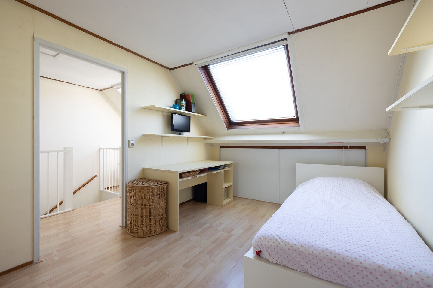 Tussenwoning te koop: Ringdijk 141, Rotterdam