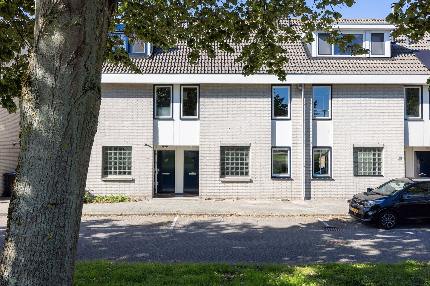 Tussenwoning te koop: Ringdijk 141, Rotterdam