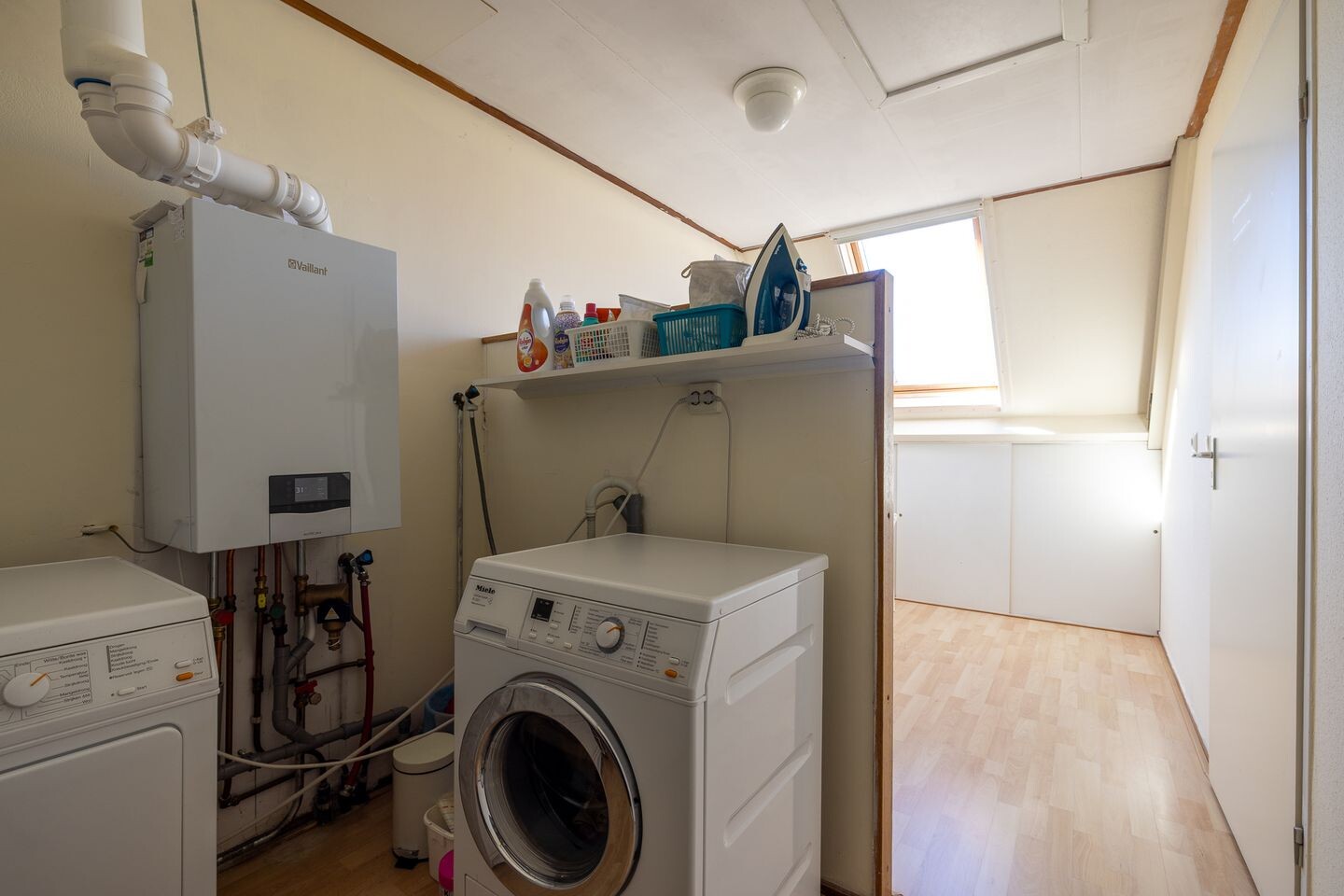 Tussenwoning te koop: Ringdijk 141, Rotterdam