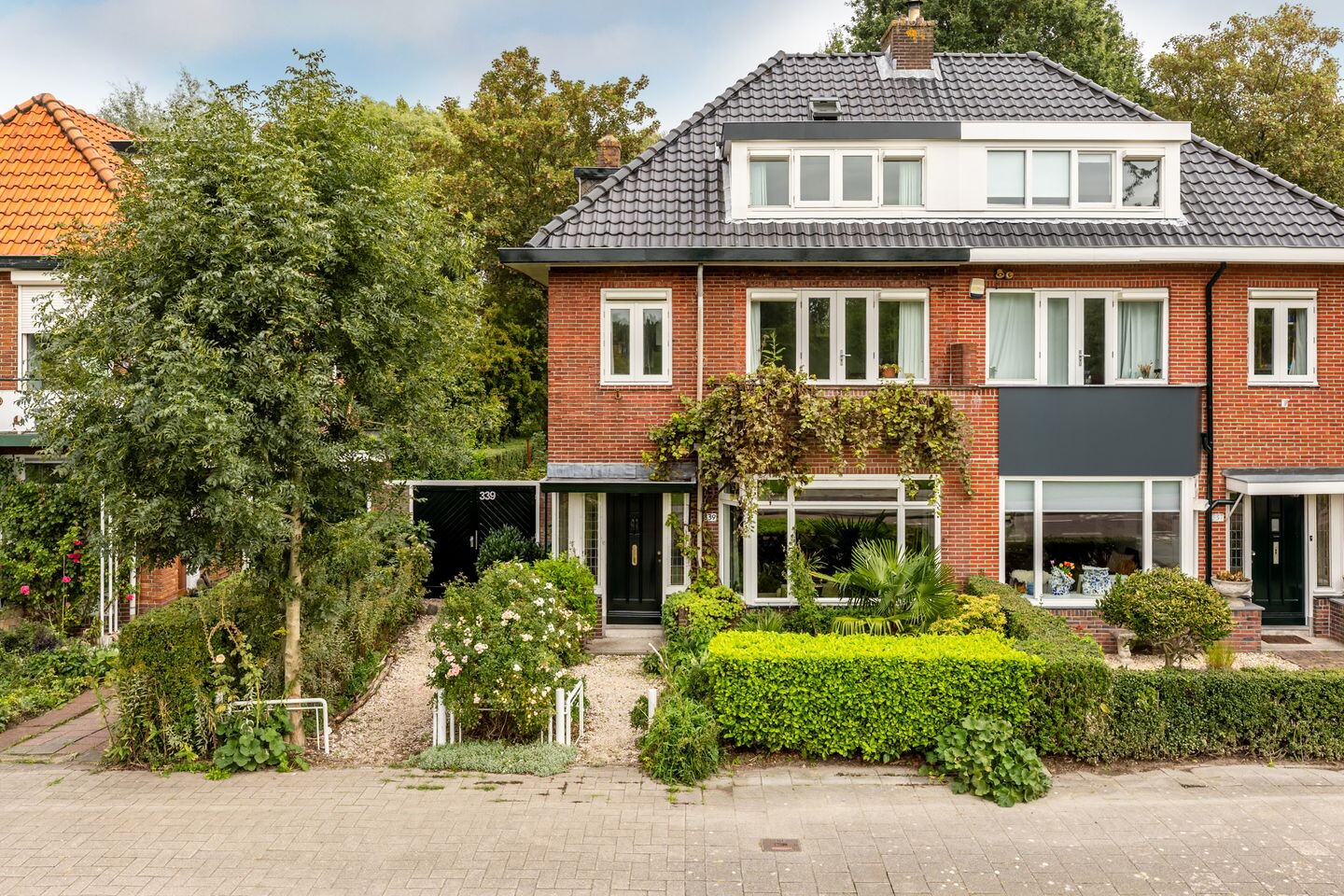 Twee-onder-één-kap te koop: Adrianalaan 339, Rotterdam