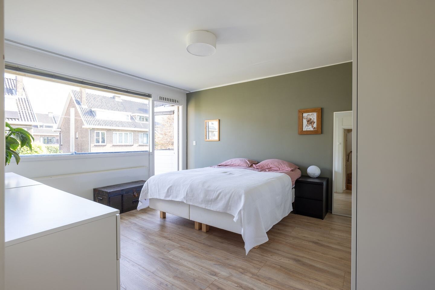 Tussenwoning te koop: Larikslaan 135, Rotterdam