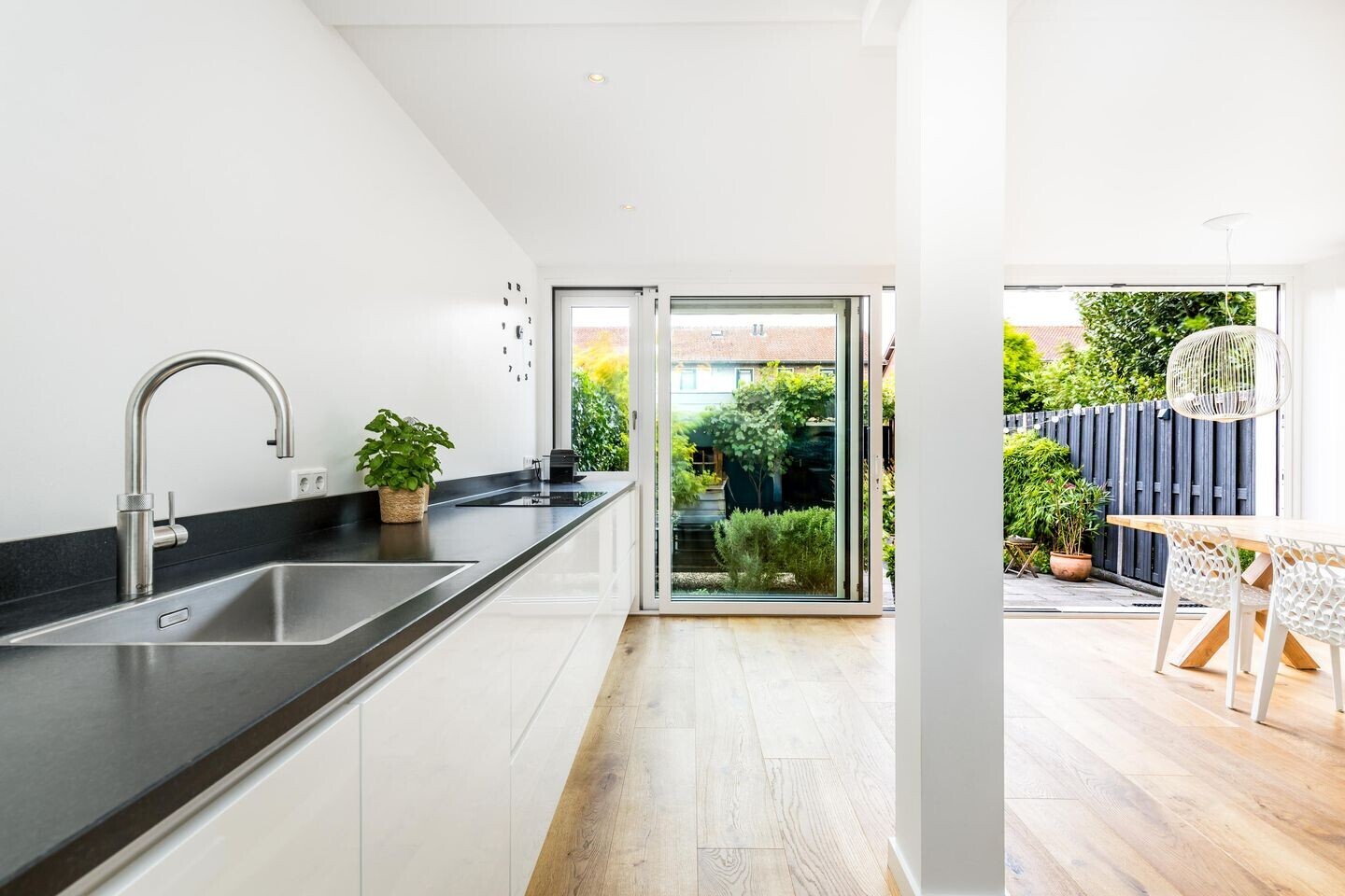 Tussenwoning te koop: Larikslaan 240, Rotterdam