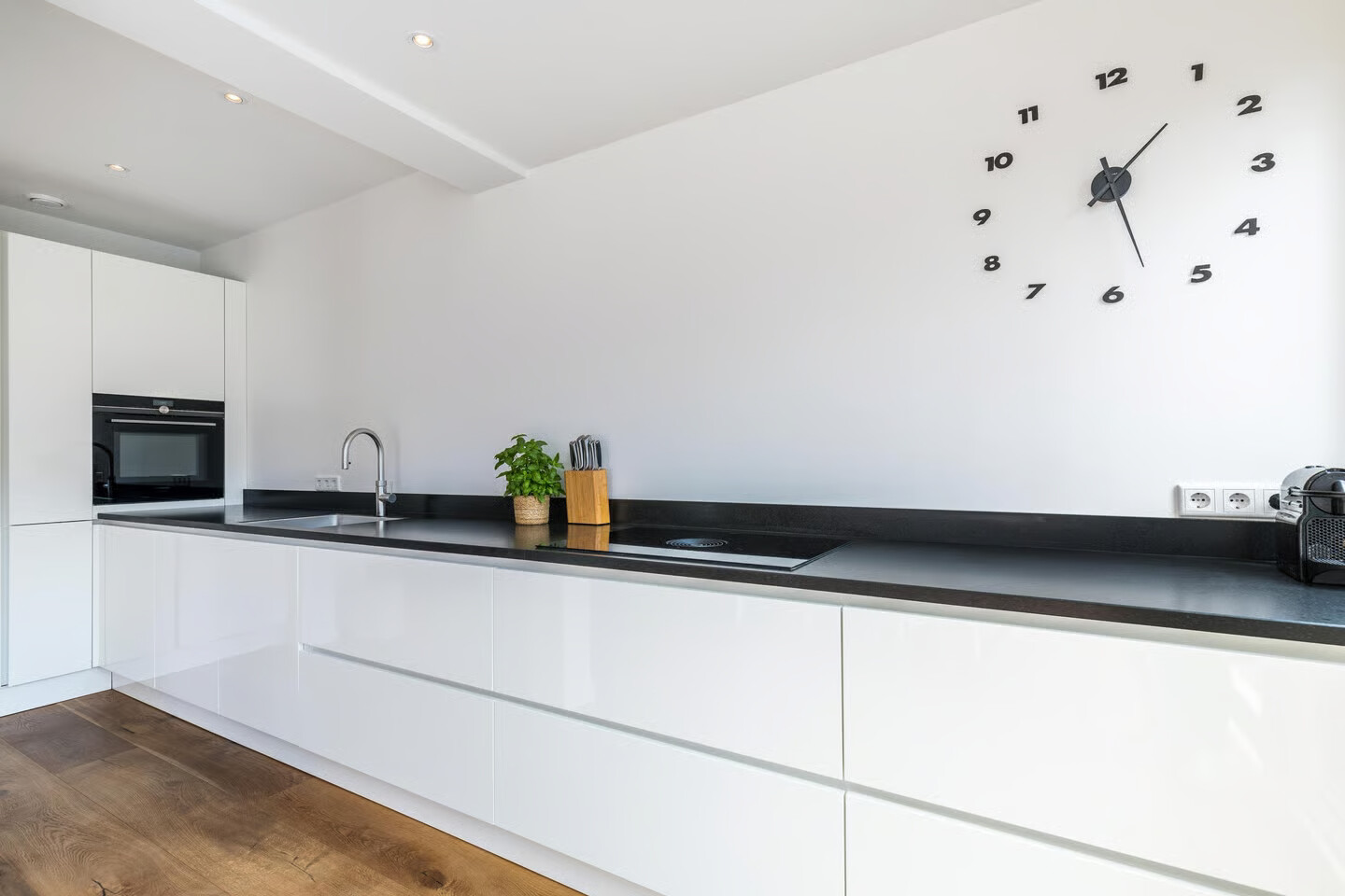 Tussenwoning te koop: Larikslaan 240, Rotterdam