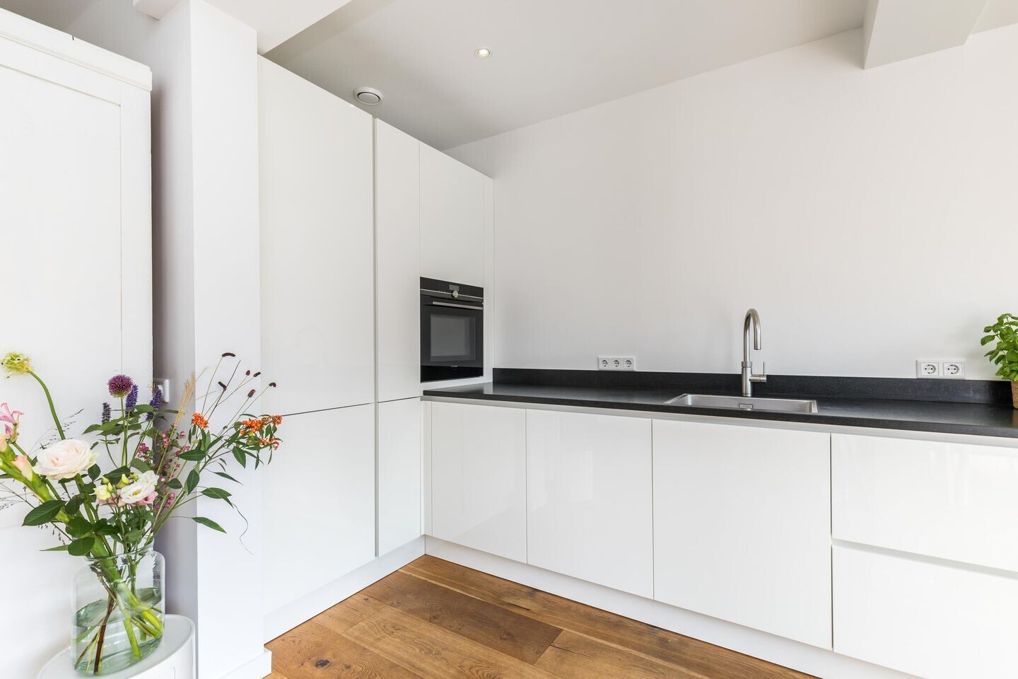 Tussenwoning te koop: Larikslaan 240, Rotterdam