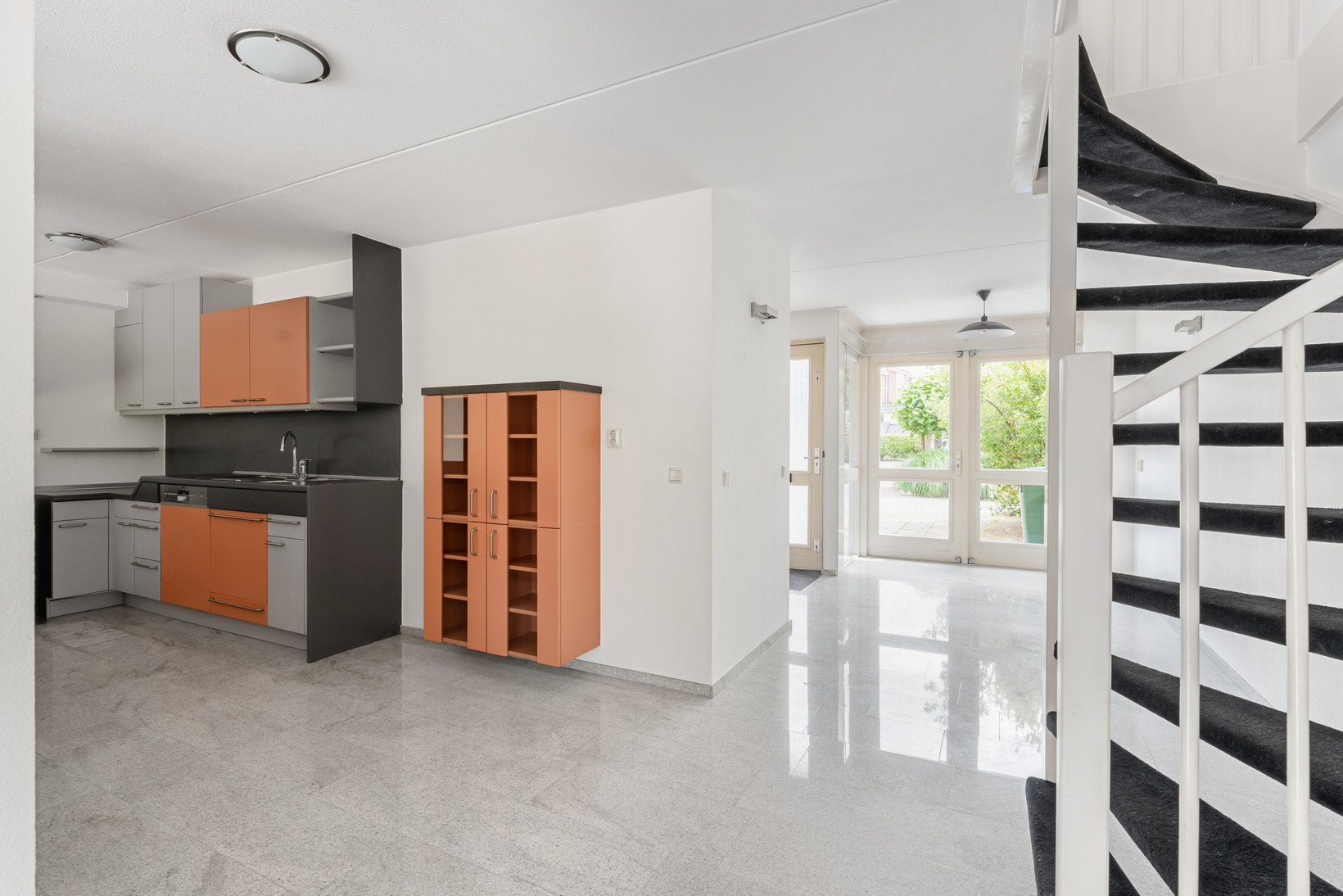 Tussenwoning te koop: Kees van Hasseltstraat 10, Rotterdam