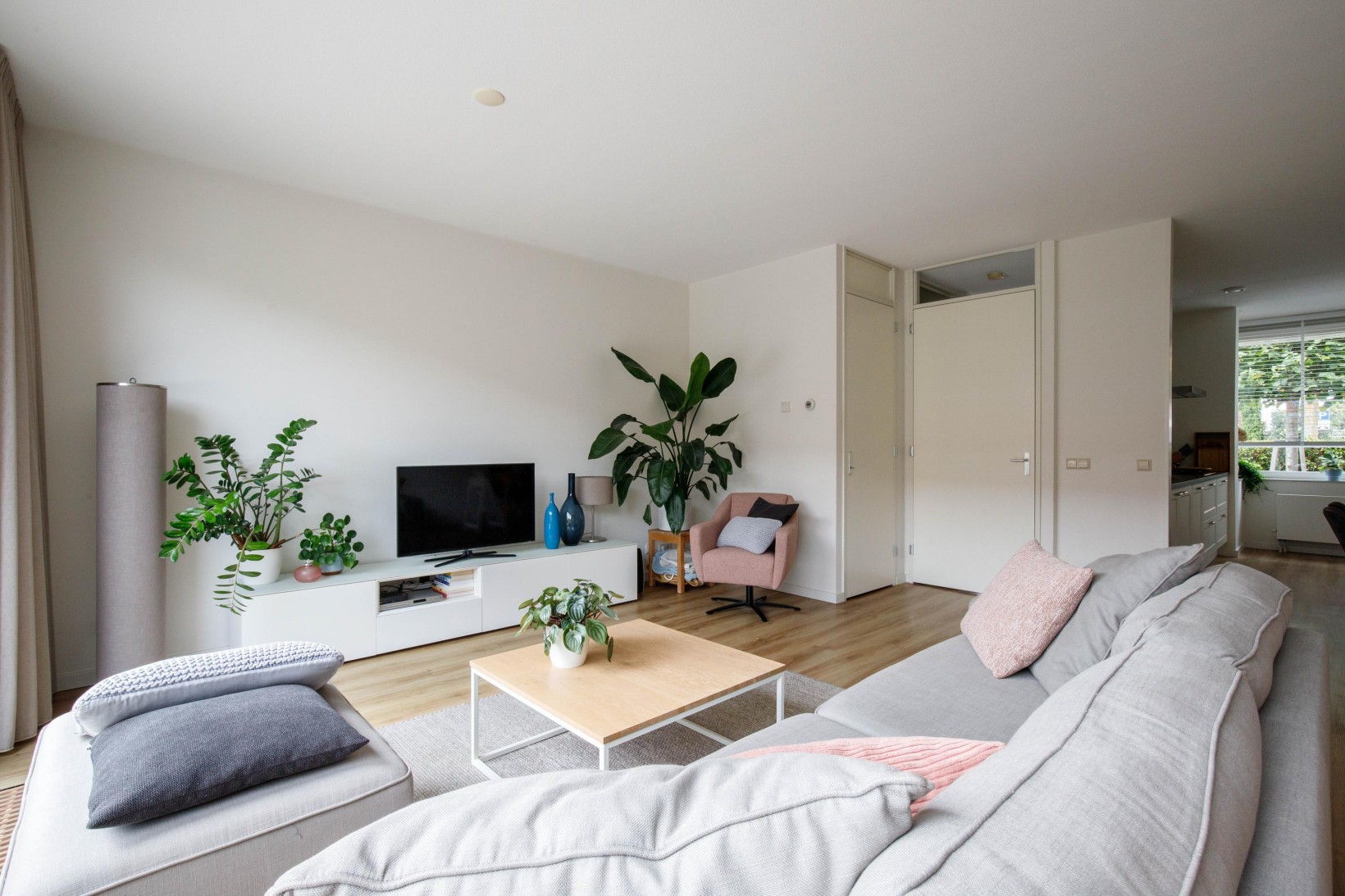 Tussenwoning te koop: Jan Sluijtersstraat 26, Rotterdam