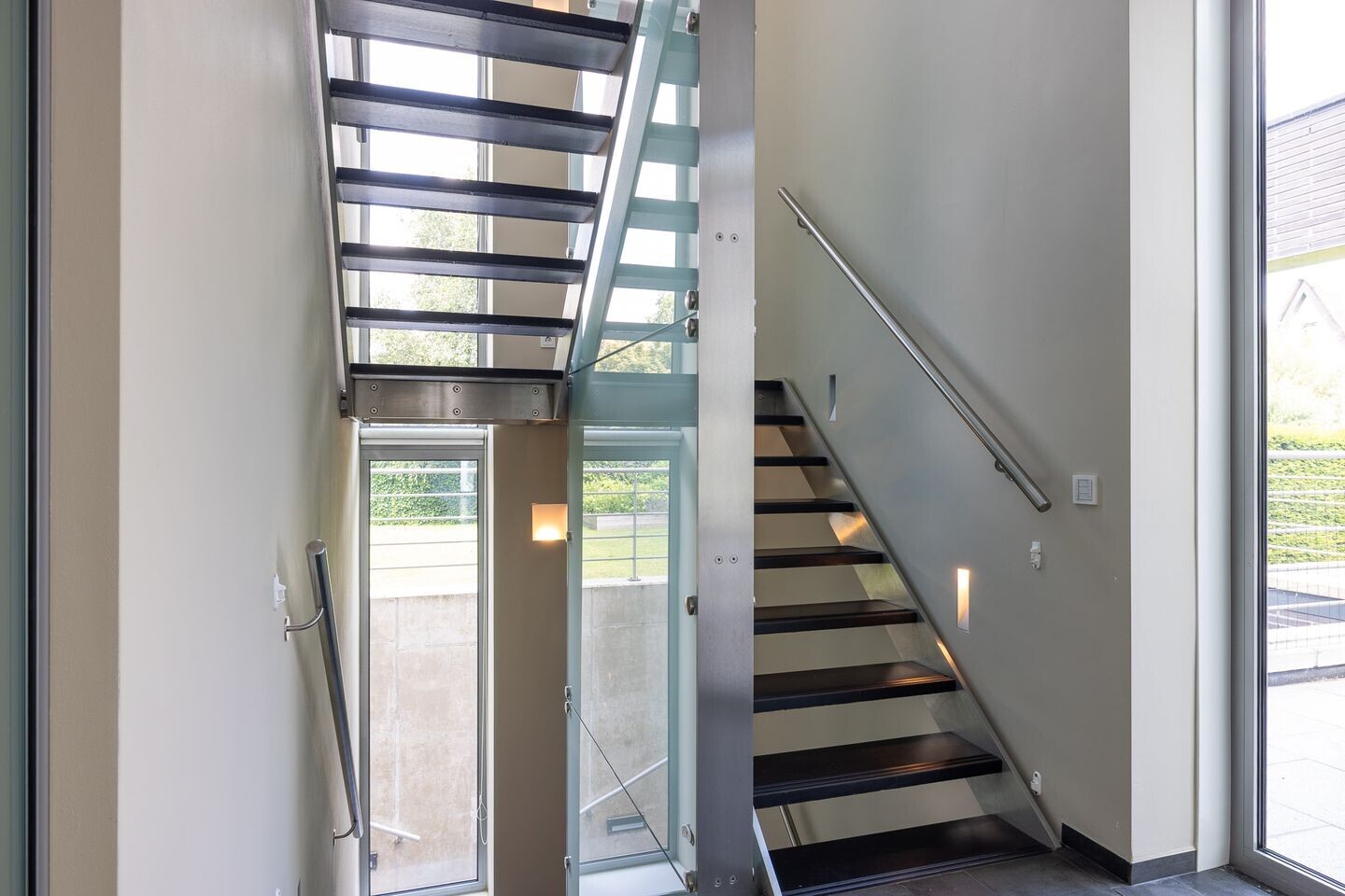 Vrijstaande woning te koop: Ringvaartweg 147, Rotterdam