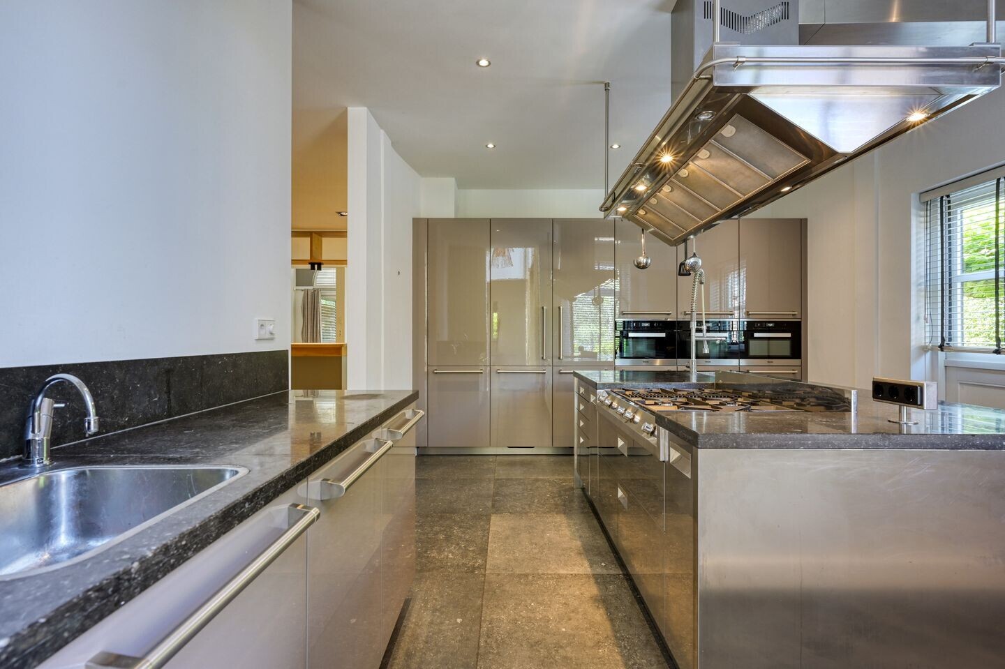 Vrijstaande woning te koop: 's-Gravenweg 767, Rotterdam