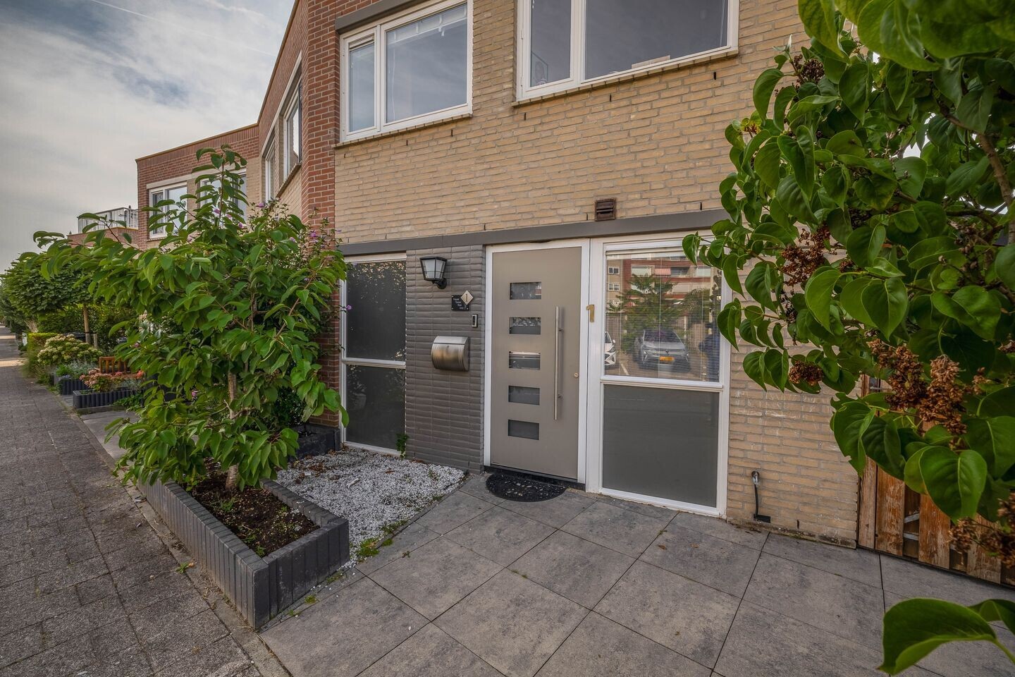 Hoekwoning te koop: Riet Blom-Mouritsstraat 1, Rotterdam