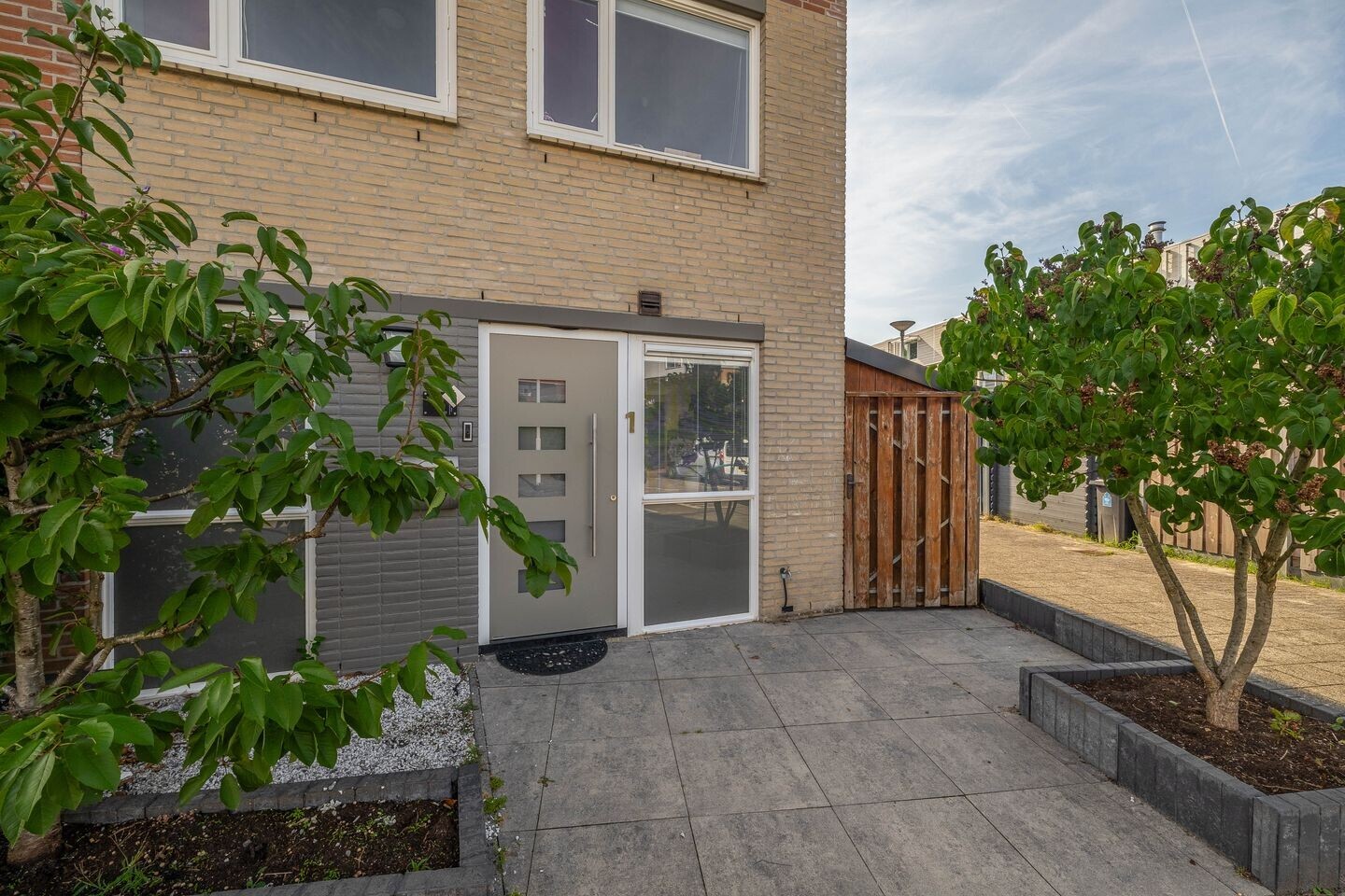 Hoekwoning te koop: Riet Blom-Mouritsstraat 1, Rotterdam