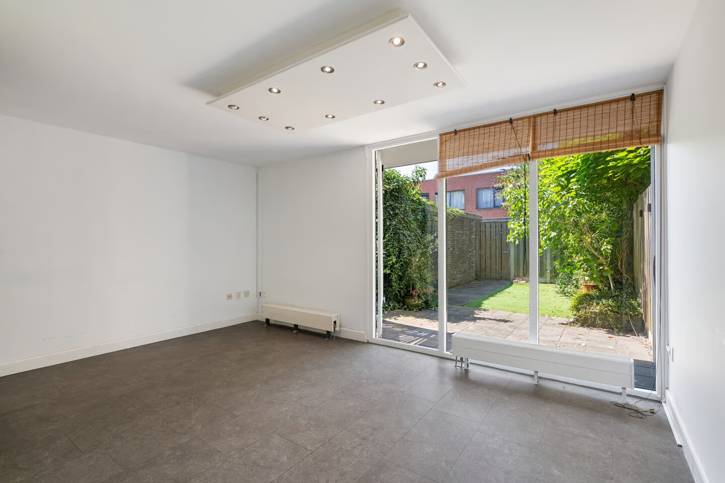 Tussenwoning te koop: A. Noordewier-Reddingiuslaan 89, Rotterdam