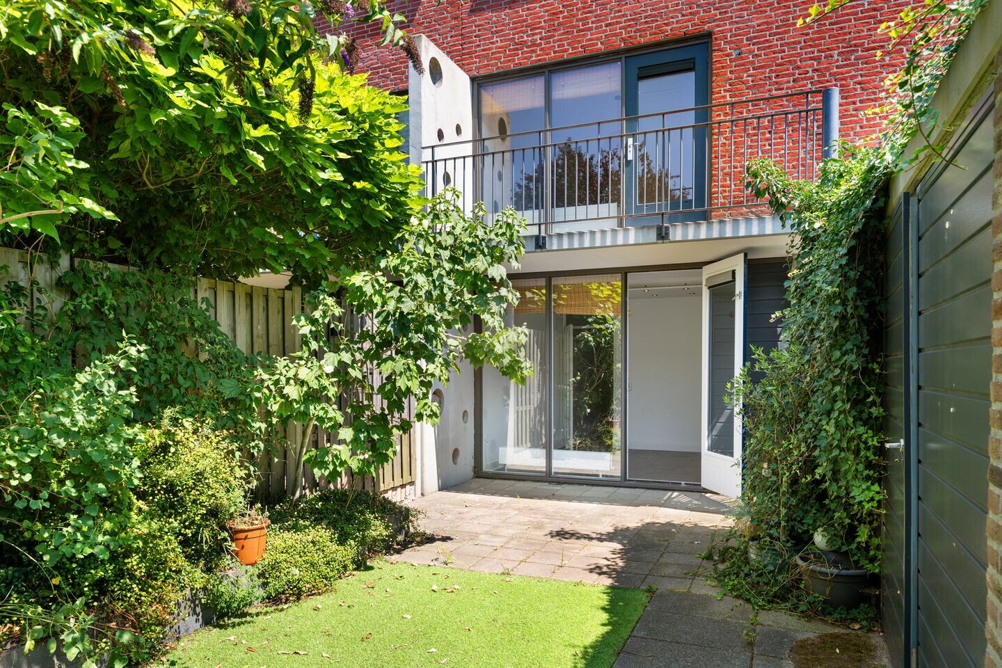Tussenwoning te koop: A. Noordewier-Reddingiuslaan 89, Rotterdam