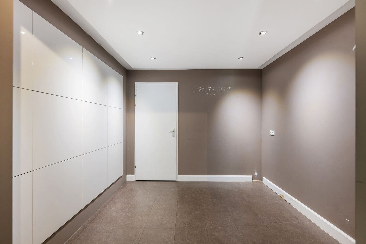Tussenwoning te koop: A. Noordewier-Reddingiuslaan 89, Rotterdam