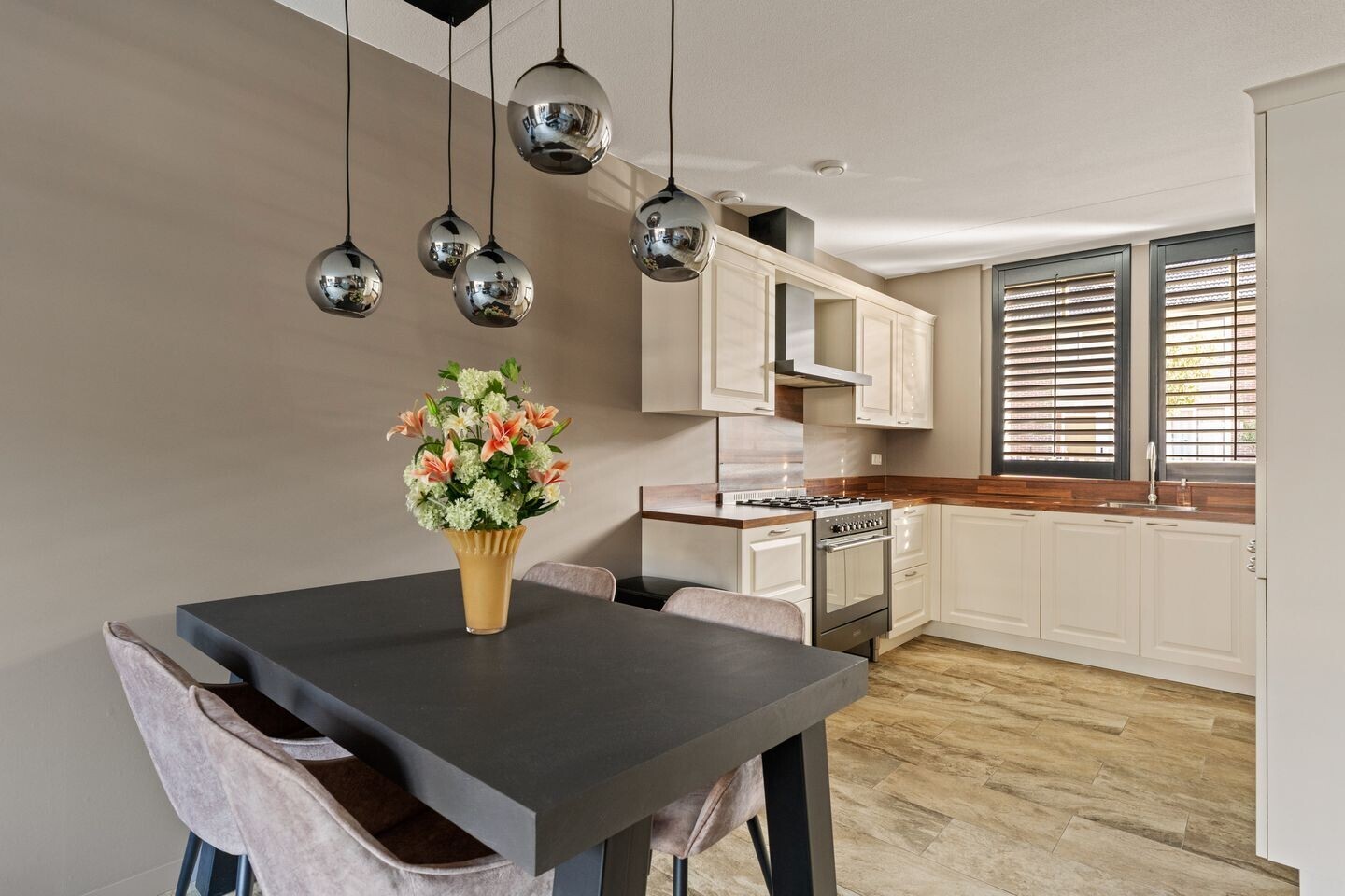 Tussenwoning te koop: Kamgras 144, Rotterdam
