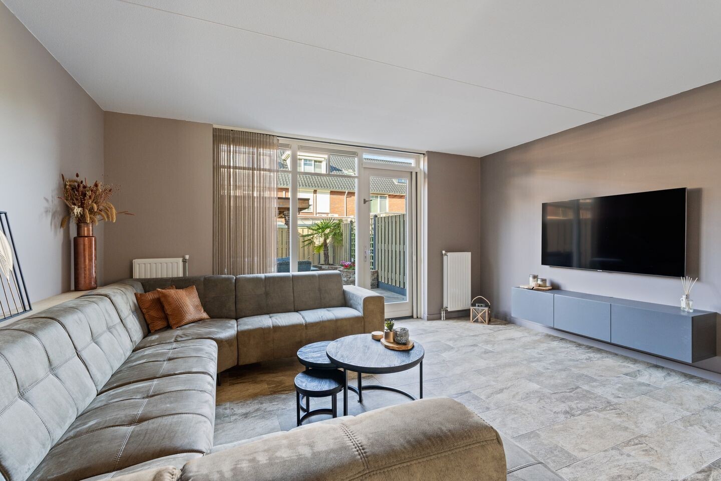 Tussenwoning te koop: Kamgras 144, Rotterdam