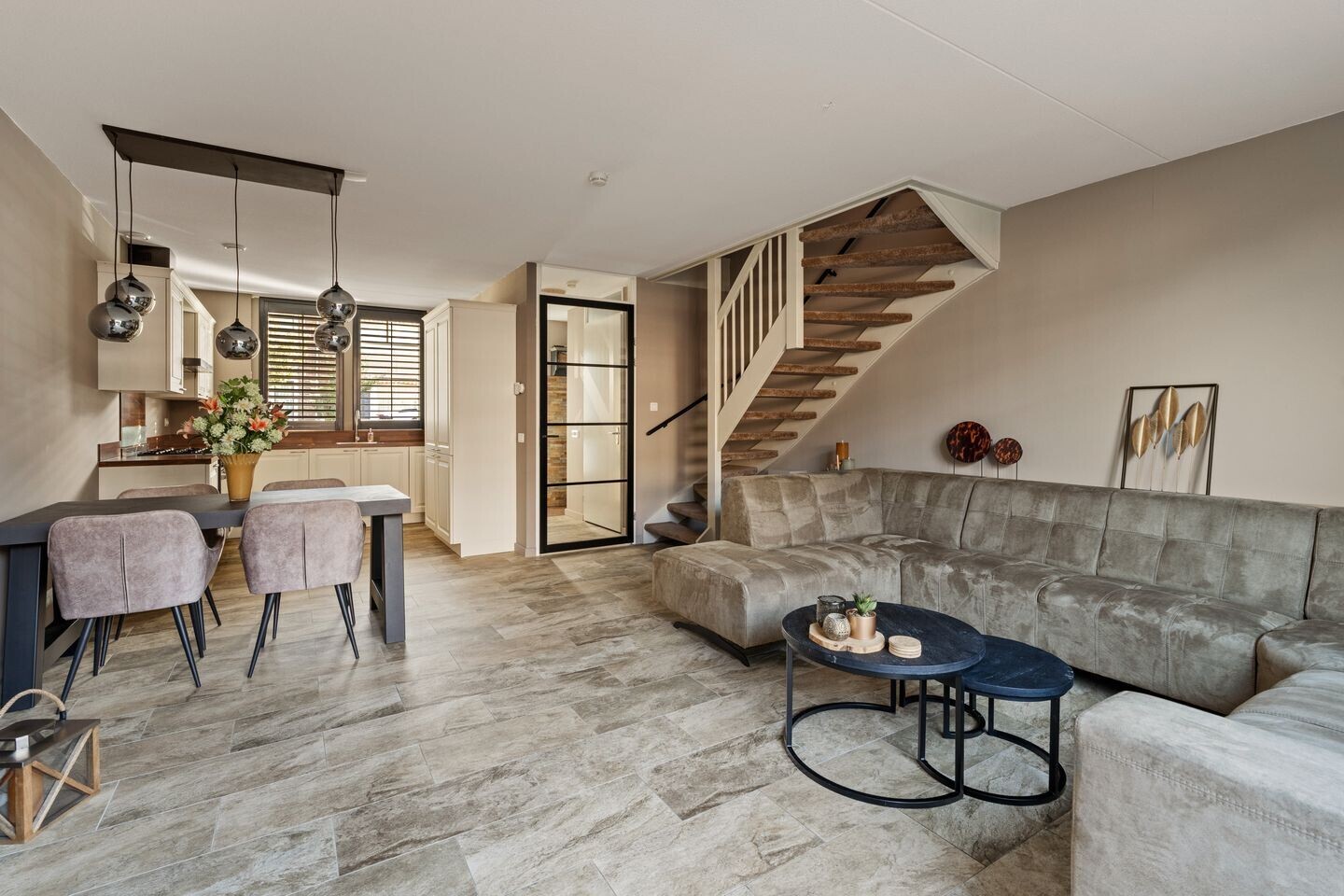 Tussenwoning te koop: Kamgras 144, Rotterdam