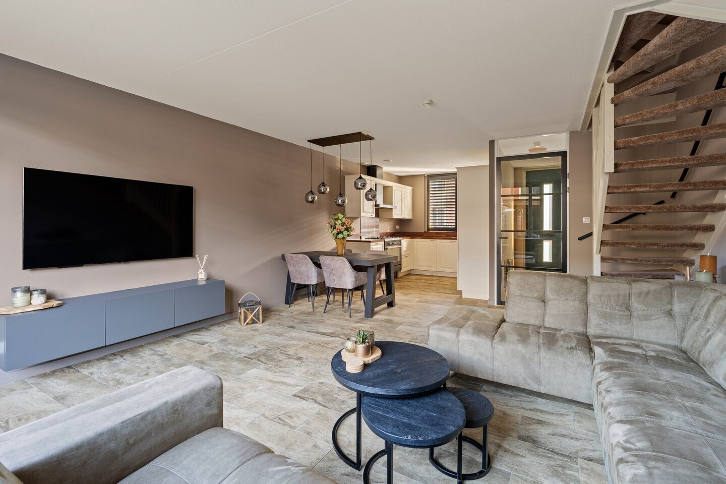 Tussenwoning te koop: Kamgras 144, Rotterdam