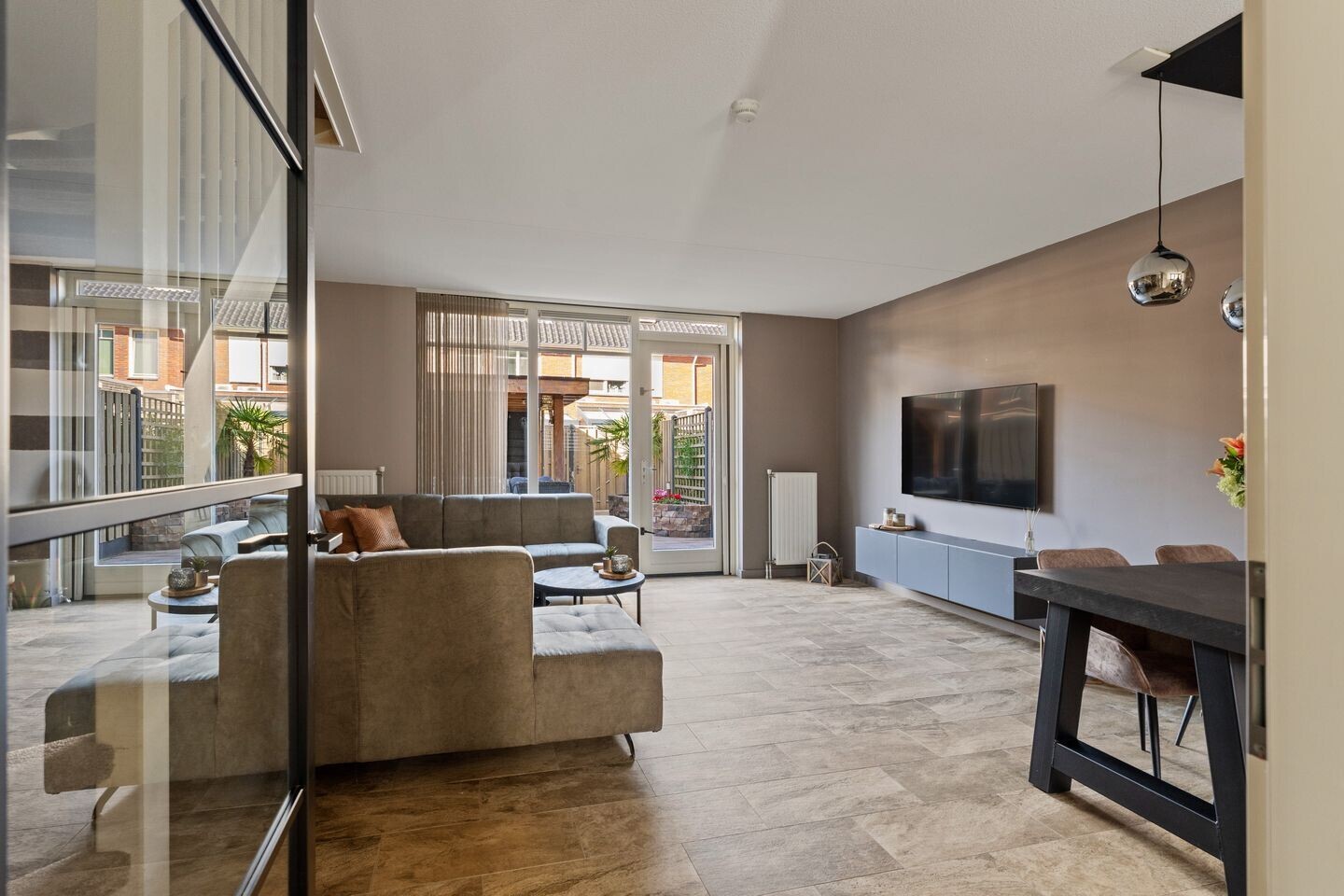 Tussenwoning te koop: Kamgras 144, Rotterdam