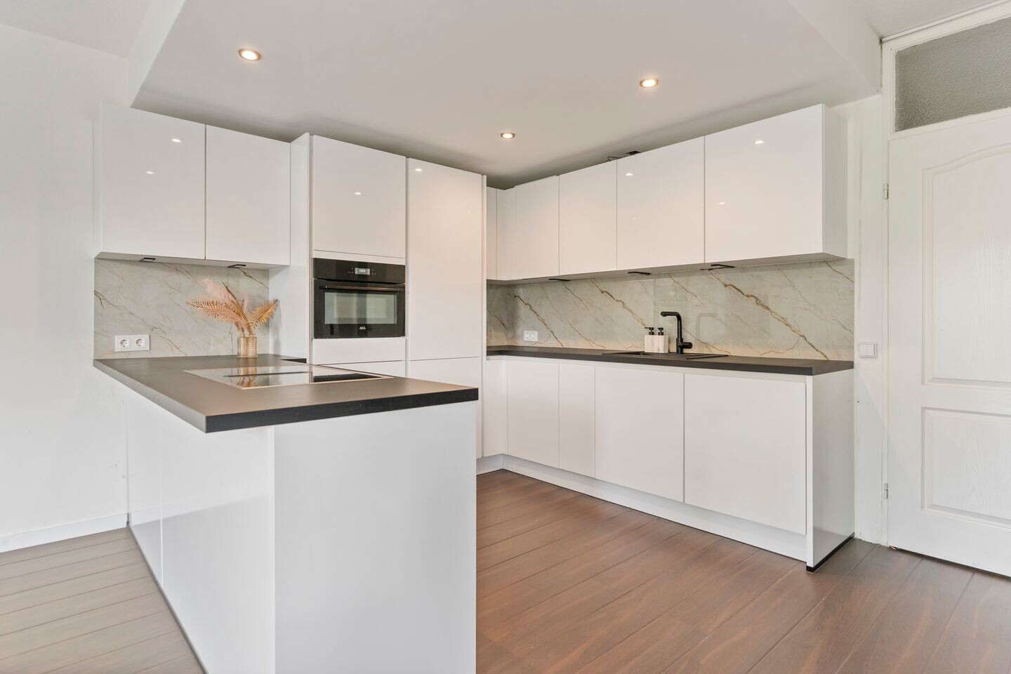 Appartement te koop: Ambachtsplein 197, Rotterdam