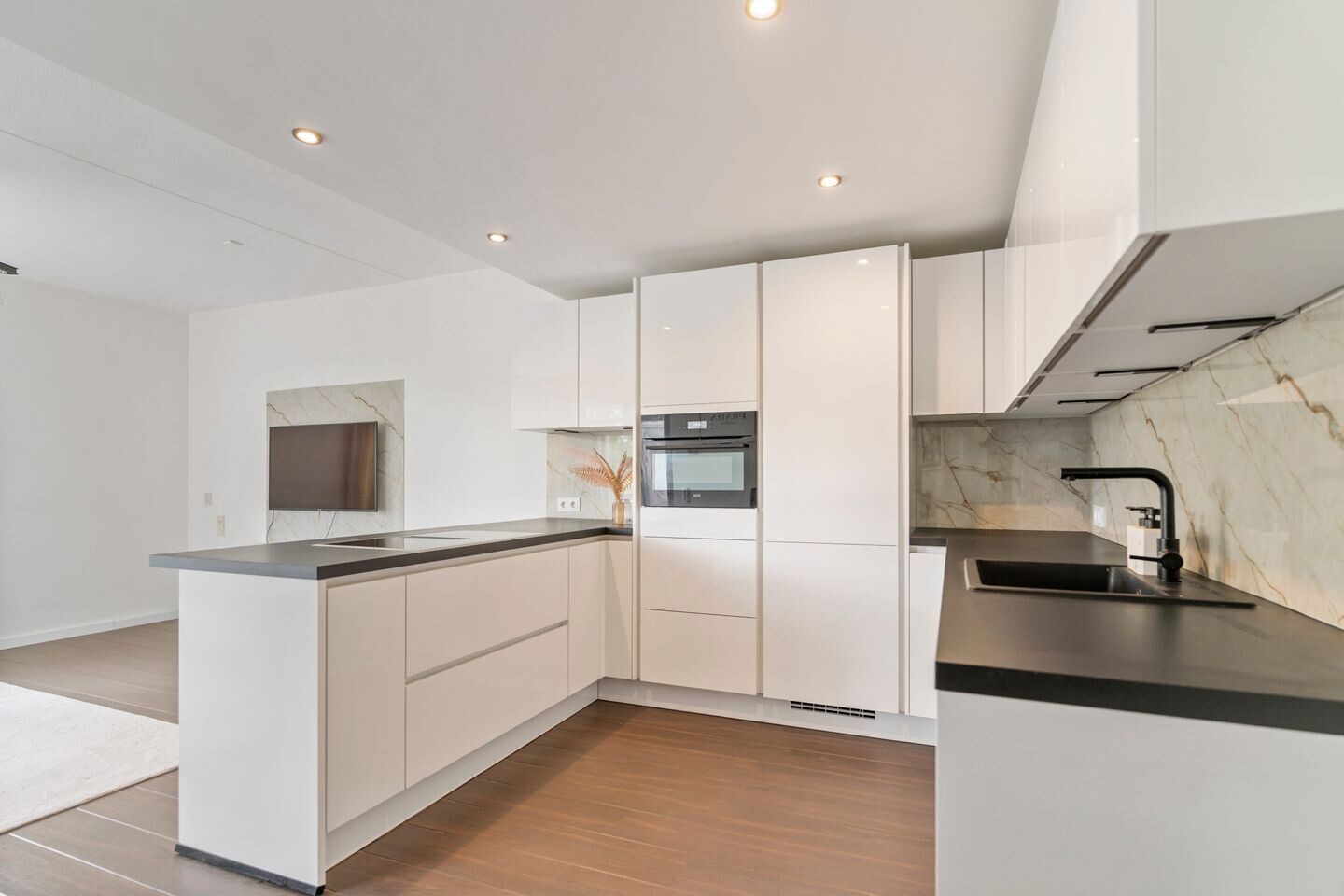 Appartement te koop: Ambachtsplein 197, Rotterdam