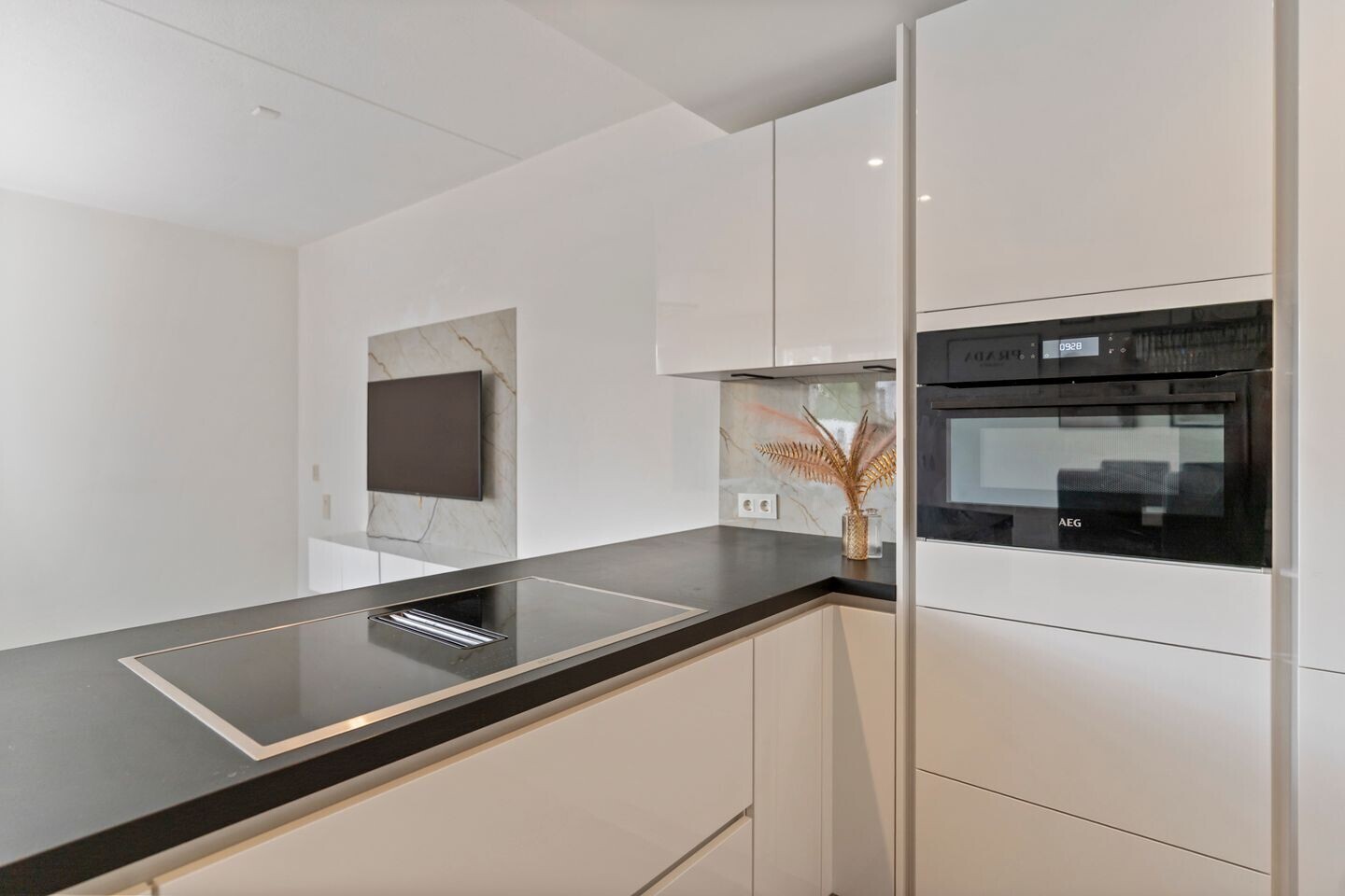 Appartement te koop: Ambachtsplein 197, Rotterdam