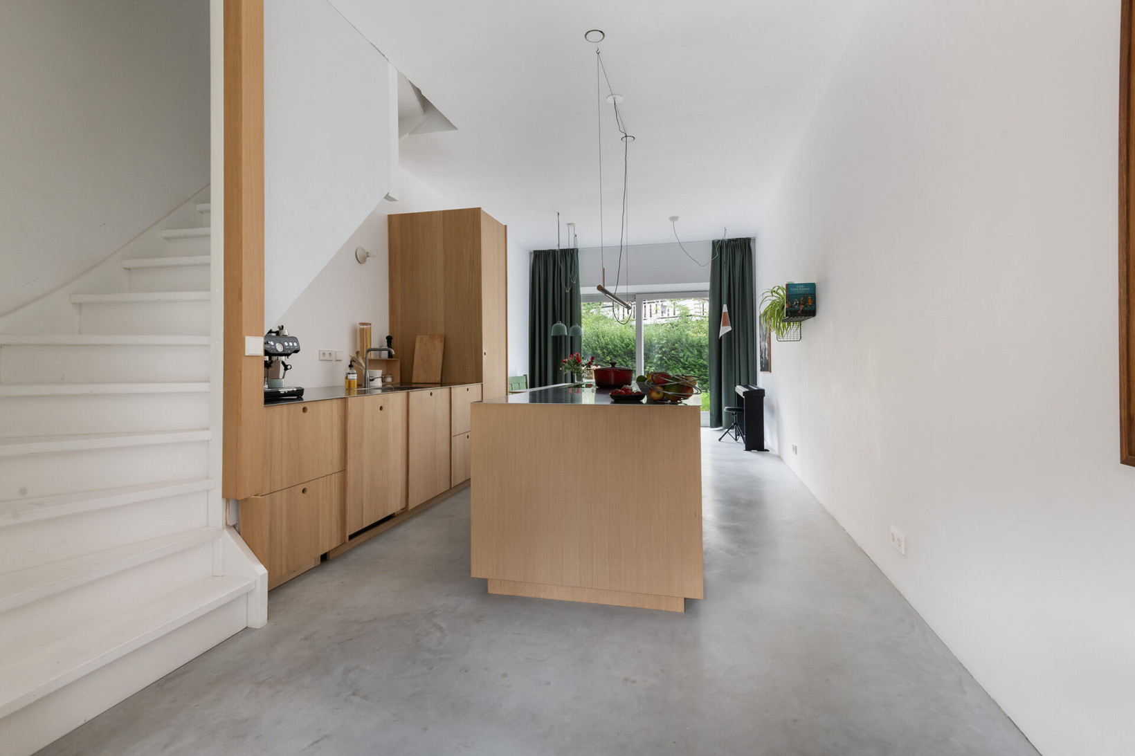 Tussenwoning te koop: Nijverheidstraat 300, Rotterdam