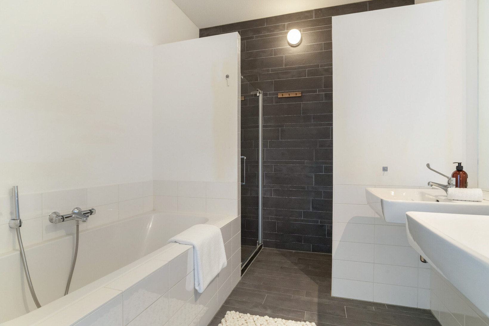Appartement te koop: Van der Hoevenplein 108, Rotterdam