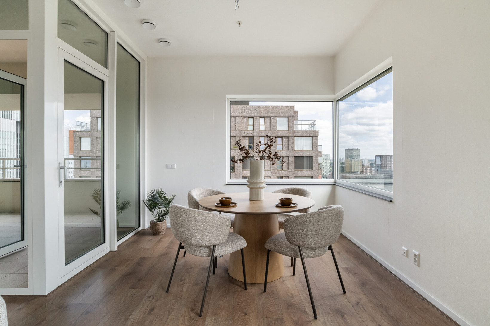 Appartement te koop: Van der Hoevenplein 108, Rotterdam