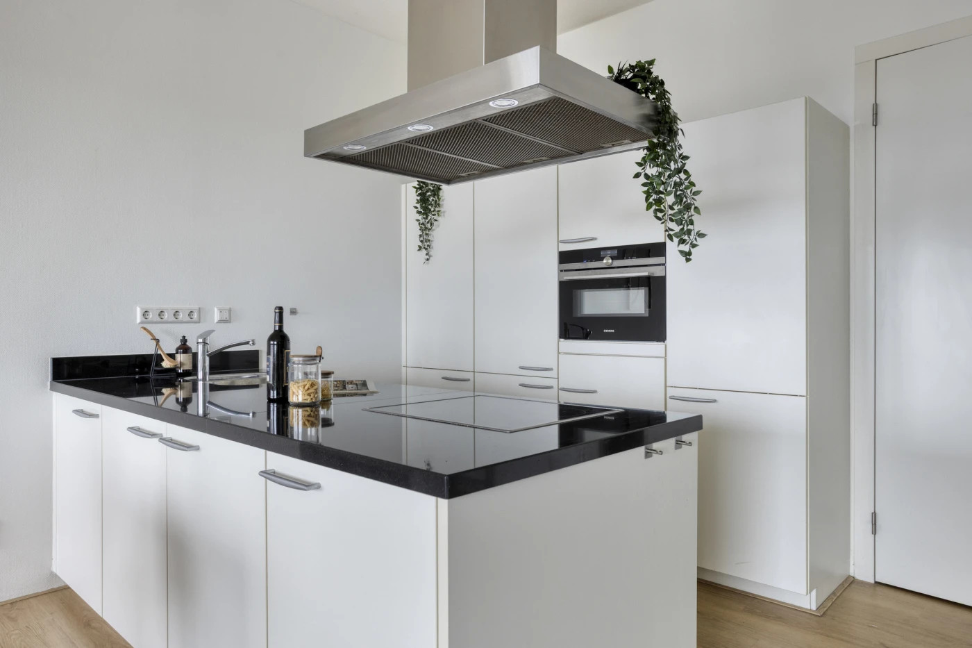 Appartement te koop: Van der Hoevenplein 178, Rotterdam